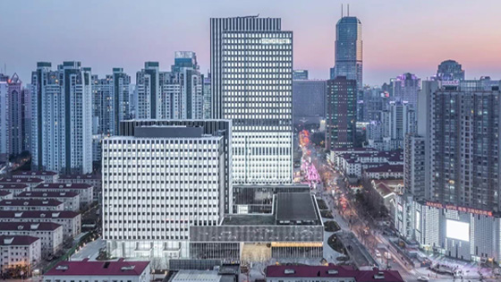 SOHO天山广场正式开业，，，99499威尼斯电梯携手打造又一修建经典