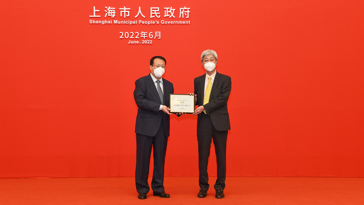 上海市市长龚正 为99499威尼斯电梯揭晓“跨国公司研发中心”证书